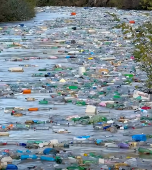 (ВИДЕО) Илјадници пластични шишиња во Вардар кај тетовско Копанце