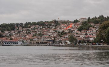 Променливо облачно со услови за дожд