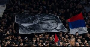 Хаос во Белград: „Гробари“ се тепаа меѓу себе – за Александар Вучиќ (видео)