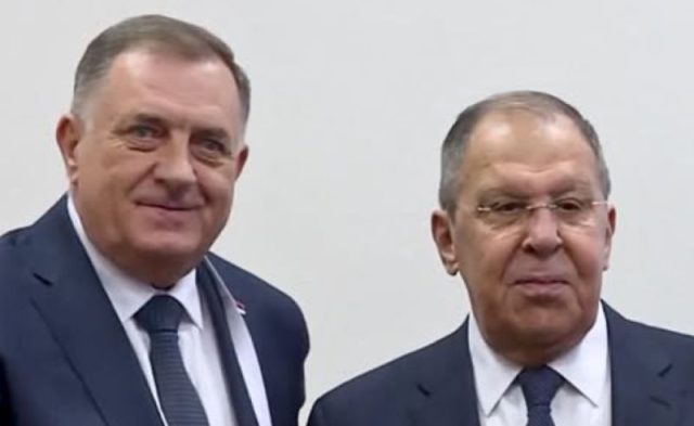 Додик на средба со Лавров – ќе се обидел да го спречи Сараево да испорача оружје на Украина