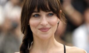 (Видео) Дакота Џонсон во спектакуларен фустан: актерката во креација на Валентино по шест години