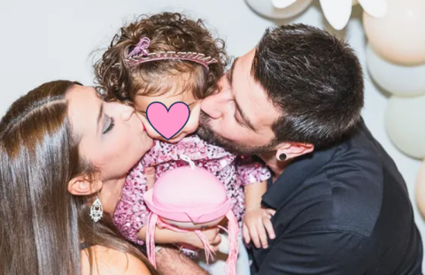 „Светот стана поубав“ – Емра Куртишова и Петар Стојанов го прославија вториот роденден на наследничката