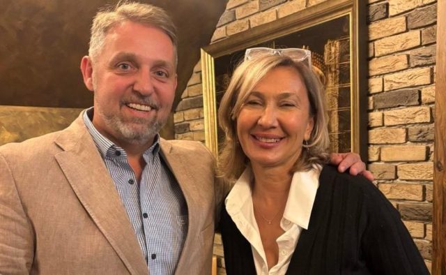 Мојсова за фотографијата со Лукровски: Мала е земјата и сите се среќаваме насекаде…