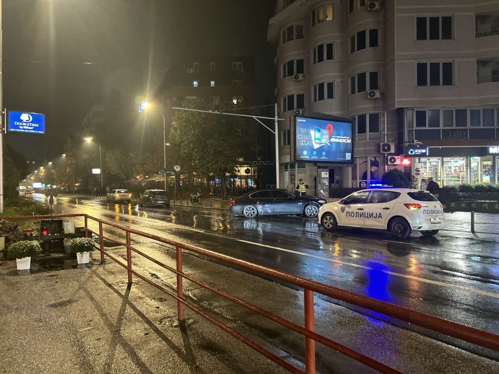 (ФОТО) Сообраќајна несреќа со четири возила се случи вечерва на „Партизанска“ во Скопје