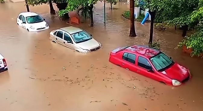 ВИДЕО I Најмалку 47 загинати, a 38 исчезнати во поплави и одрони во Мексико