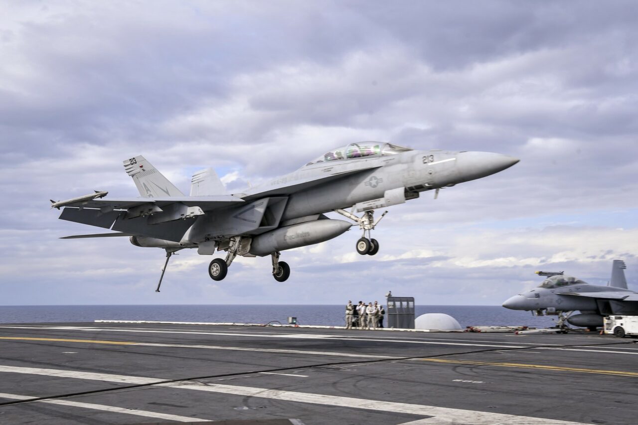 СЕ УРНАА АМЕРИКАНСКИ АВИОН И ВОЕН ХЕЛИКОПТЕР ЗА САМО ПОЛОВИНА ЧАС РАЗЛИКА: Детали за несреќните случаи во Јужното Кинеско море