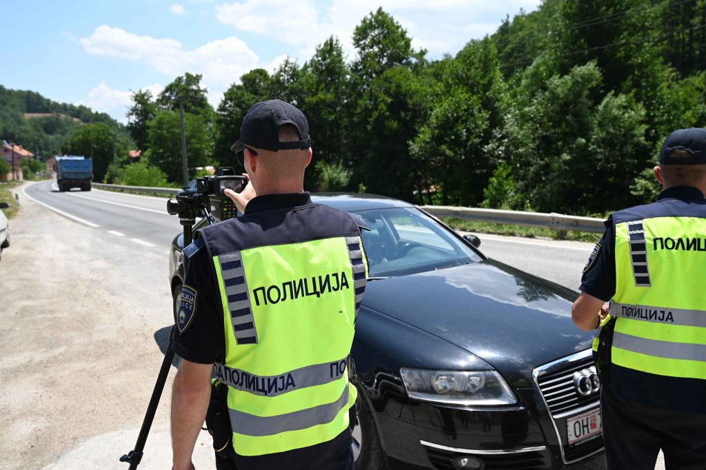 Шест возачи лишени од слобода поради безобѕирно управување со моторно возило