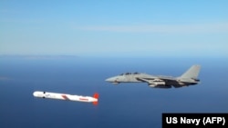 „Томахавките“ и тонот на дијалогот во фокус на средбата Трамп – Зеленски во Вашингтон