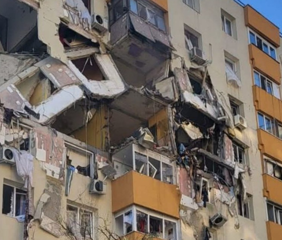 (Видео) Експлозија во станбена зграда во Букурешт: две лица загинаа, 12 се повредени