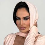 (Фото) Никогаш попровокативна! Инди во фустан што едвај ѝ ги покри градите