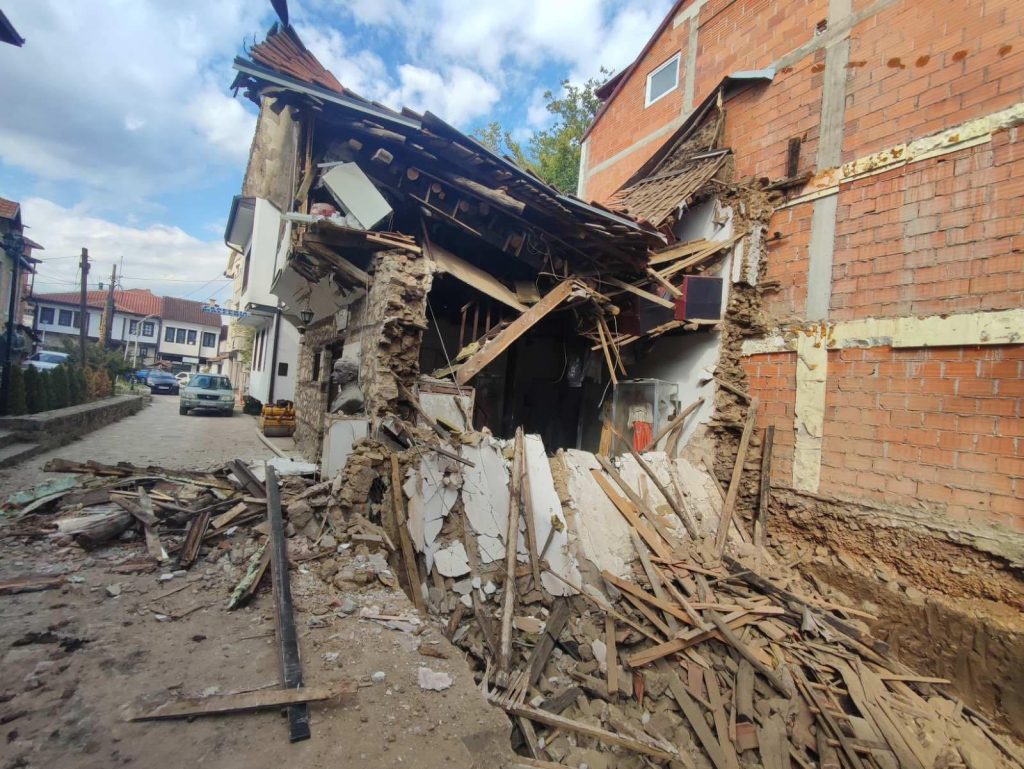 Партиите со меѓусебни обвинувања за тоа кој е виновен за уривањето на домот на Владо Малески