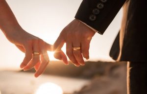 Среќата во бракот зависи од женската мудрост – 10 квалитети на мудрата жена неопходни за среќен брак