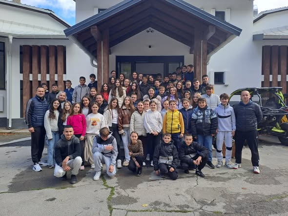 (ФОТО) Реализиран еднодневен есенски излет во с.Горна Белица од страна на учениците од основното училиште во Враништа