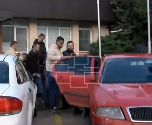 ВИДЕО: Директорот на Комунална хигиена изнесен од ПС Автокоманда