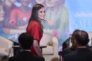 (Фото) Омилената кралица има совршен фустан што одговара на секоја жена