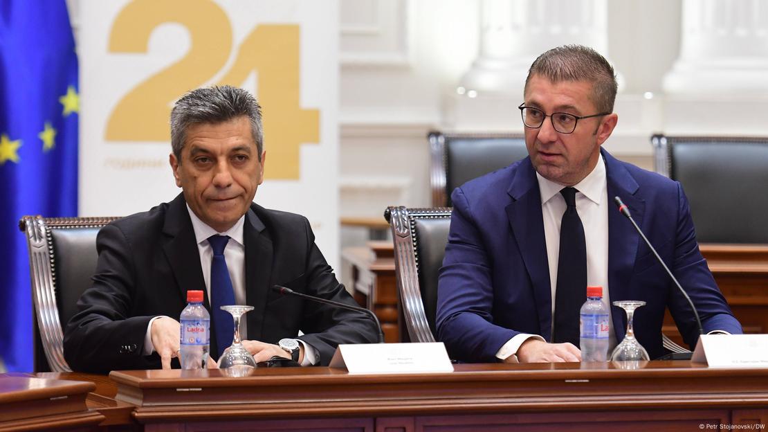 Повици за етничко гласање го „нишаат“ владиниот брод