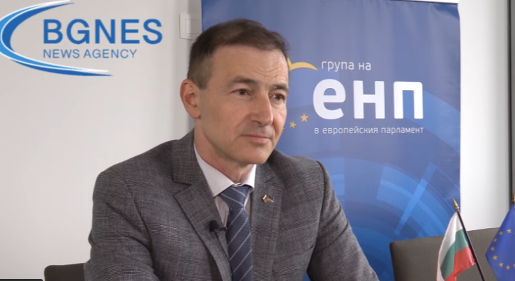 216.000 Македонци имаат бугарски пасоши, тврди европратеникот Ковачев