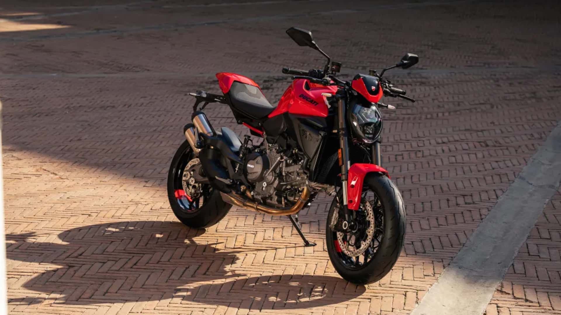 Новиот Ducati Monster – Кралот на „naked“ моторите се враќа посилен од кога било