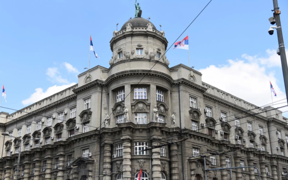 „Еурактив“: Србија го тестира демократскиот кредибилитет на ЕУ