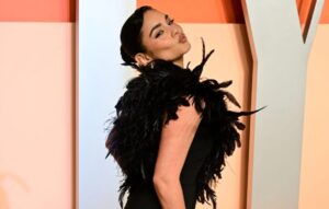 (Фото) Таа ги одбројува деновите до породувањето и позира во бикини: „Толку многу љубов во една објава“