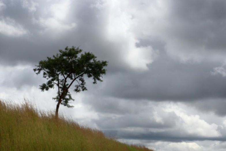Облачно со повремени слаби врнежи