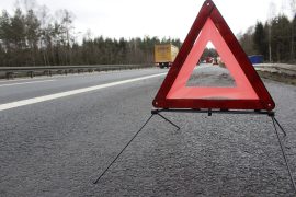 Од утрово е прекинат сообраќајот на патот Скопје – Куманово поради излетано тешко моторно возило