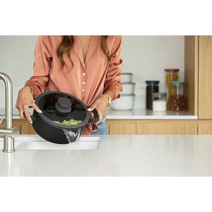 ВЕШТАЧКА ИНТЕЛИГЕНЦИЈА И ВО ТАВИТЕ: Шест од десет Италијанци користат ВИ во готвењето за да научат нови вештини