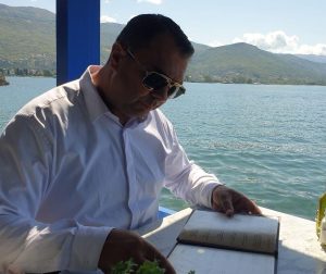 Бев некој што е и вамu и таму – во пеколот го спознав Спасителот Исус Христос