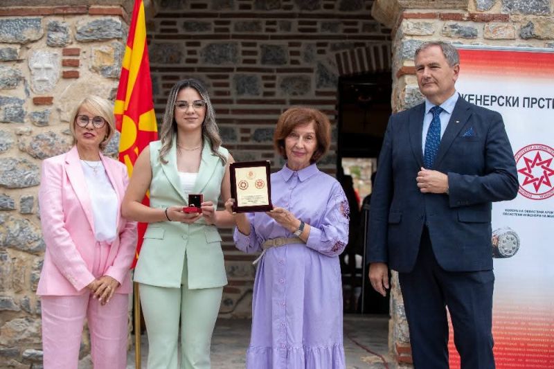 „Во инженерството не постојат граници“, вели Катерина Стојкоска од Техничкиот факултет во Битола, добитничка на „Инженерски прстен“