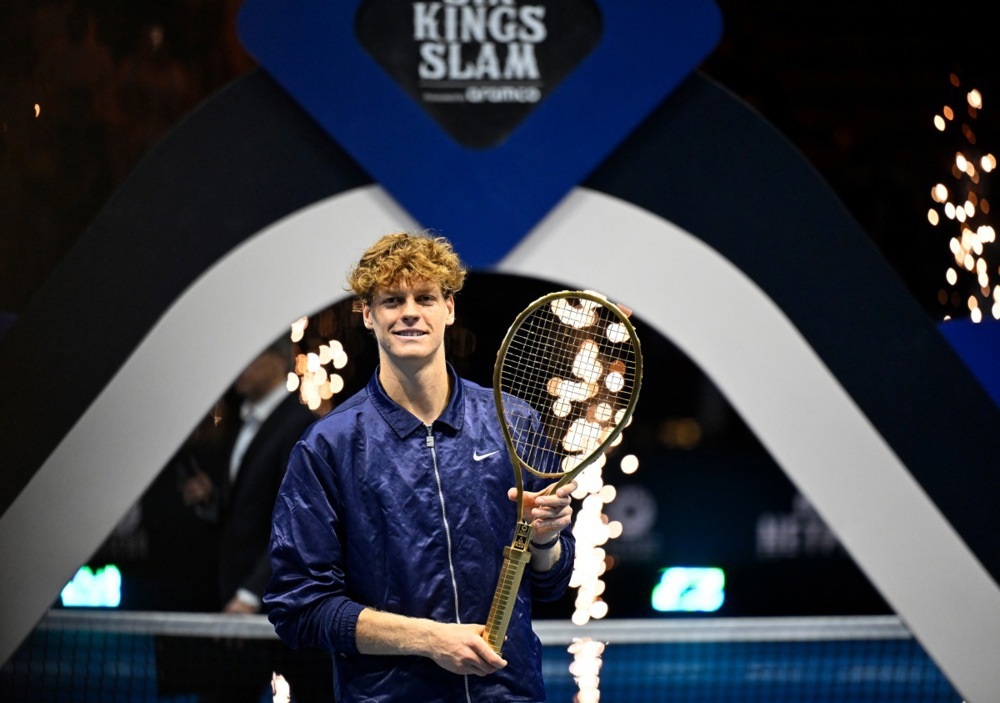 Синер доби рекет од чисто злато