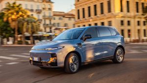 Кинеската марка на Стелантис со различни погони и пониски цени ќе го освојува најголемиот пазарен сегмент во Европа