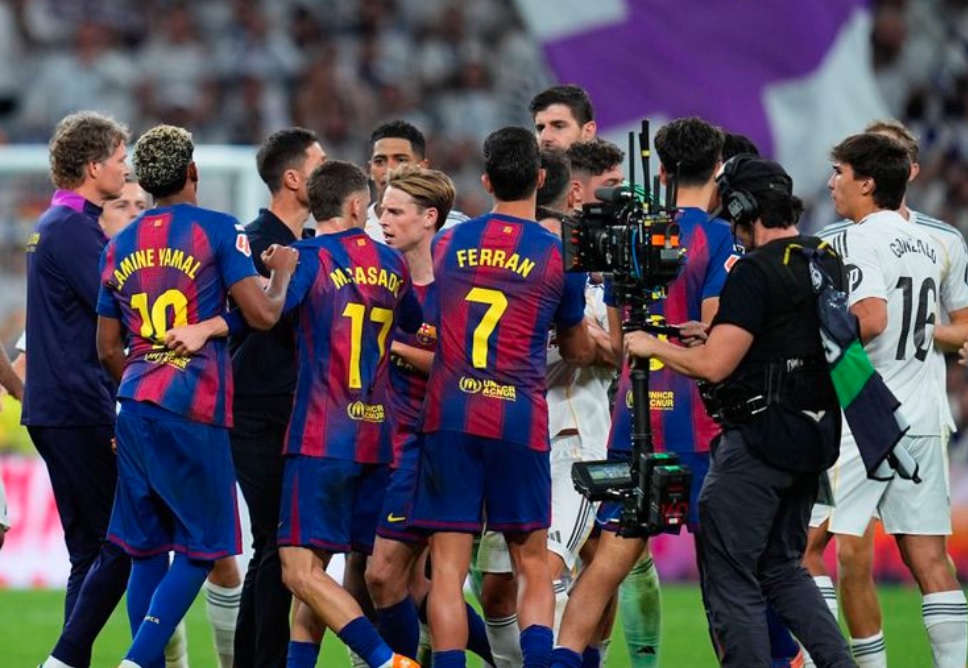 Де Јонг застана во одбрана на Ламин Јамал