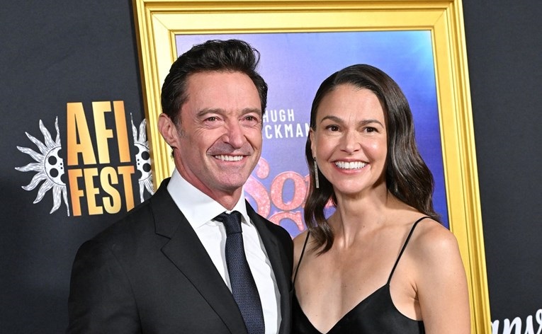 Хју Џекмен и Сатон Фостер ја потврдија својата врска на црвениот килим