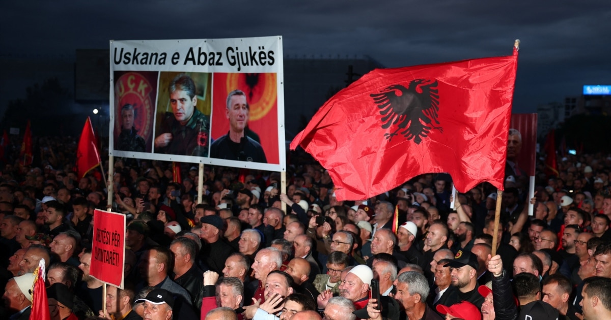 Протест во Тирана за  поддршка на поранешните водачи ОВК на кои им се суди во Хаг