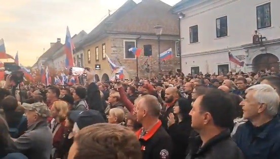 (ВИДЕО) ГНЕВОТ НА СТИВНУВА: Протести во Словенија откако Роми убија угостител