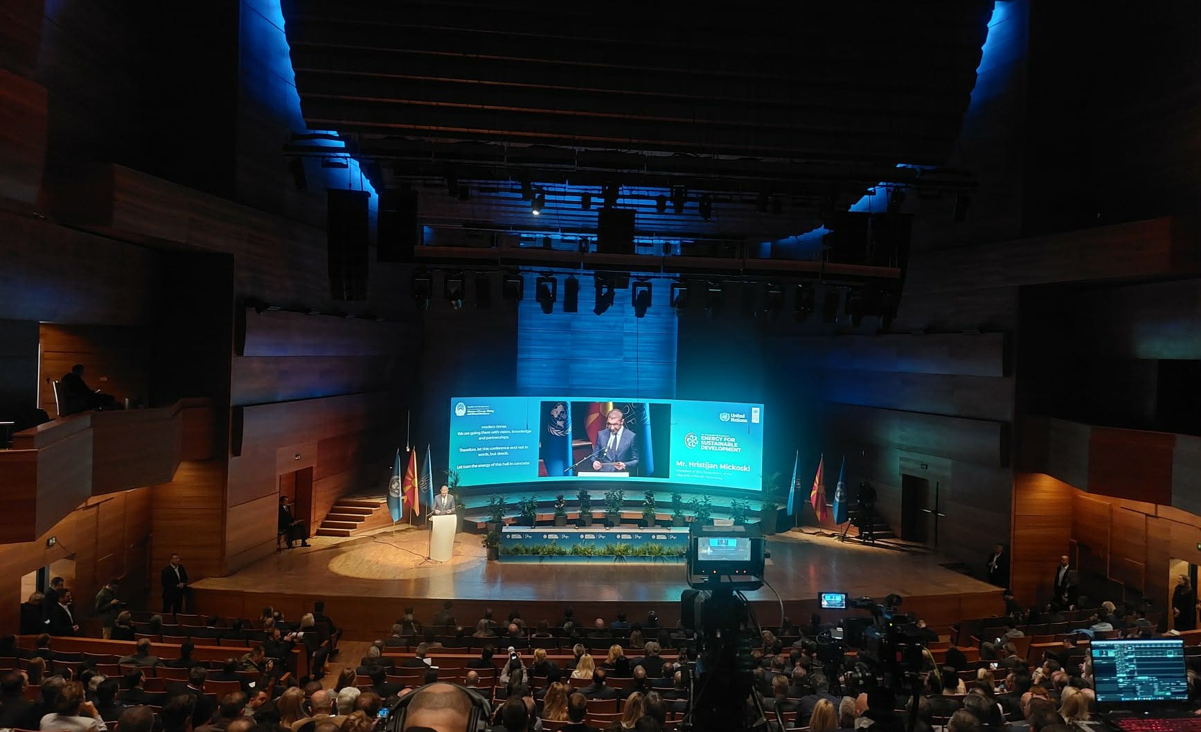 ЕНЕРГЕТСКАТА СТАБИЛНОСТ НЕ Е САМО ЕКОНОМСКО, туку и безбедносно прашање, истакна Мицковски на меѓународниот Форум за енергетика