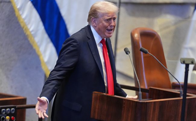 ПОЧНУВА ЗЛАТНА ДОБА ЗА ИЗРАЕЛ И БЛИСКИ ИСТОК, КАЖА ТРАМП ВО ИЗРАЕЛСКИОТ ПАРЛАМЕНТ