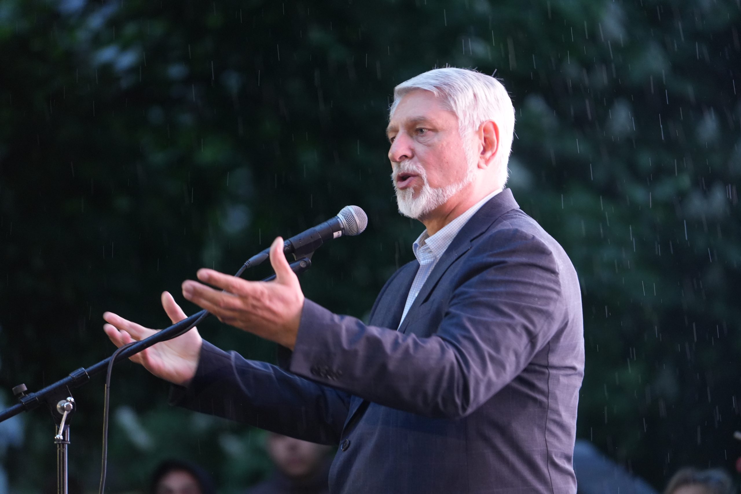 Јакимовски во Топ Тема: Ќе ги издржиме со оваа „ѓубреџиска политика“ од едно место го носат сметот на друго го истовараат