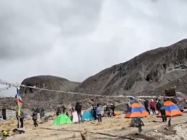 (ВИДЕО) Застрашувачка снимка, планинарски камп збришан за секунда