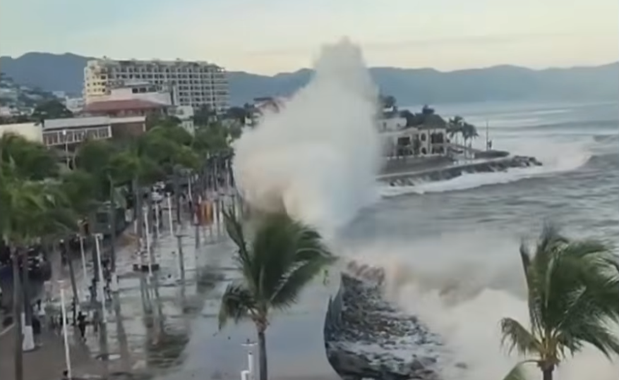 (ВИДЕО) Разорни поплави во Мексико – најмалку 47 мртви и 38 повредени