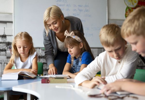 Најголем стрес на македонските наставници им се административните работи, покажува анализа на ОЕЦД