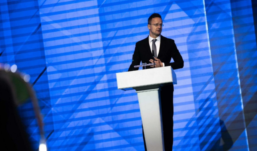 Сијарто: Европа е зафатена од воена треска, се подготвува за конфликт со Русија