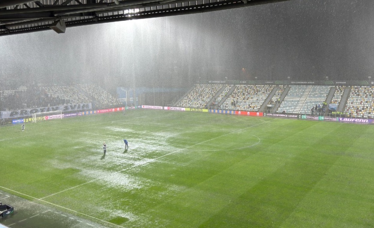 Прекинат мечот меѓу Риека и Спарта Прага поради потоп на „Руевица“ (ФОТО)