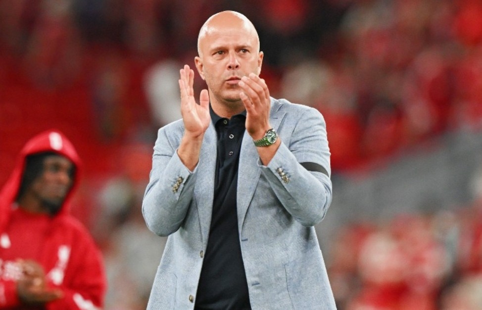 Во Ливерпул сега е како што беше во Јунајтед – навивачи бараат отказ за Слот!