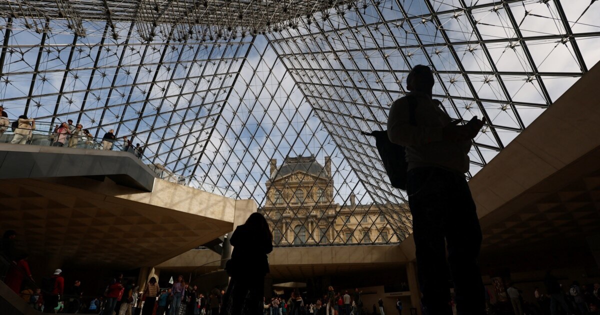 Највредните скапоцени камења од Лувр префрлени во Банката на Франција