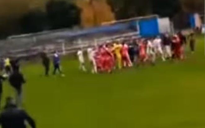 Општа тепачка на натпревар во Србија, не се знаеше кој кого удира (ВИДЕО)