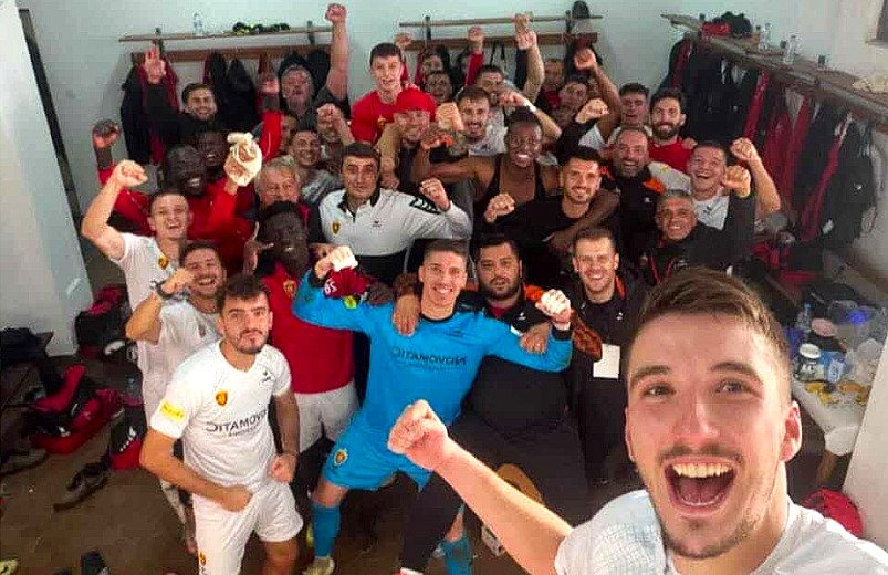 Вардарци со победничко селфи после дербито со Шкендија