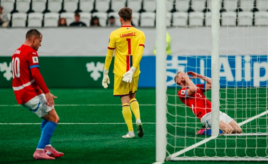 Чесите бесни на своите фудбалери: „Загубивте од рибари и од столари“!