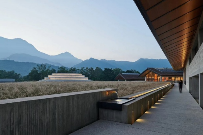 Наградувана планинска дестилерија претворена во уметност: ода на кинеската филозофија