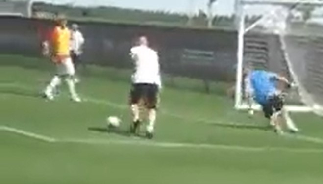 Што и да му правиш на телефонот, клипов со Зидан не го бриши